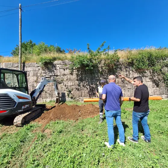 Mos impulsa con fondos propios novas conexións á rede de saneamento en cinco parroquias.
