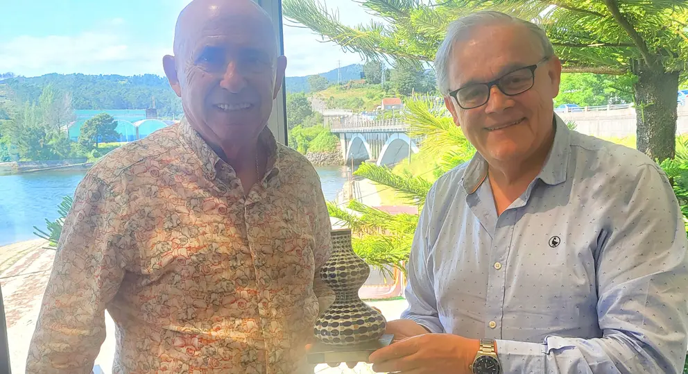 Emotivo reconocimiento a Alberto Barciela: la hostelería pontevedresa premia su trayectoria y legado familiar.