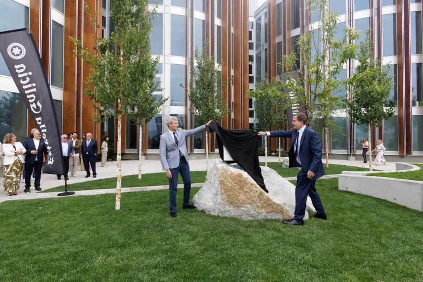 El presidente de la Xunta asistió a la inauguración del complejo cervecero, situado en el parque empresarial de Morás, en Arteixo (A Coruña)