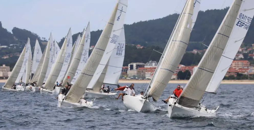 Una de las salidas con Cangas al fondo y Okofen situándose en cabeza MOEBIUS.