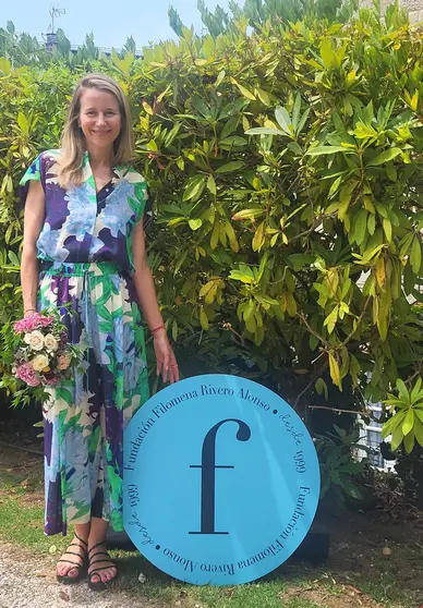 María de León en Redondela, compartiendo su filosofía sobre "vivir con sentido" y la importancia del autoconocimiento, propósito y valores.