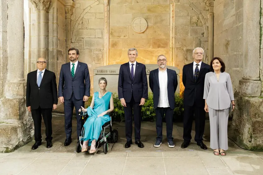 Los reconocidos en esta edición incluyen al grupo Luar na Lubre, al autor Víctor Fernández Freixanes, al empresario Emilio Pérez Nieto, a la doctora Rosa Rodríguez Álvarez -en nombre de todos los profesionales de la atención primaria- y a la Asociación Agaela