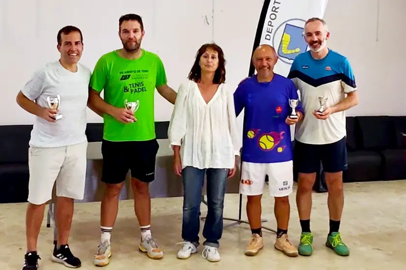 Campeones y Finalistas MD35 con Embade.