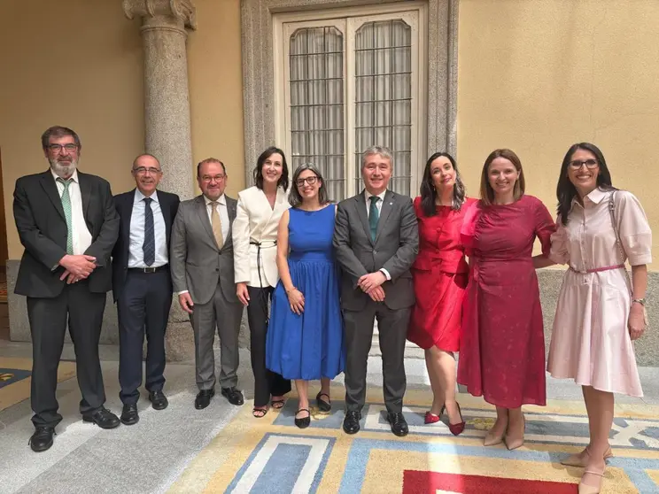 Orgullo para Galicia. Las investigadoras Cristina Blanco, Verónica Bolón y Beatriz Pelaz, Premios Nacionales de Investigación, junto a Carmen Cotelo, directora de la Axencia Galega de Innovación, que destaca el talento femenino en I+D+i..