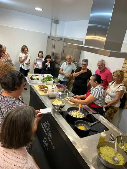 O Mercado de Tomiño vibró con la 'Primavera no Mercado', atrayendo a más de 400 personas con talleres y gastronomía, y consolidándose como motor cultural y económico local".