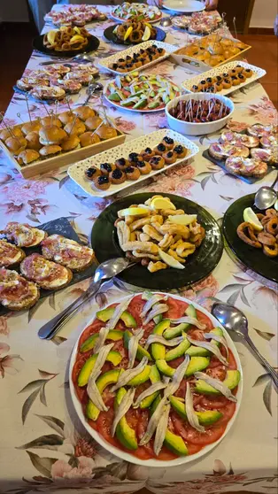 Abundancia y sabor: Así es el tapeo a domicilio que conquista este verano. R. LEDO/ DL-G