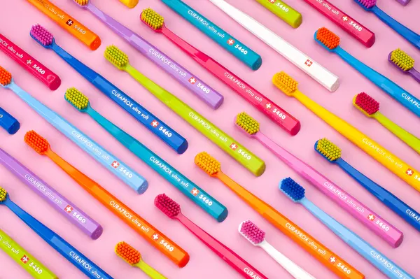 Pinceles de bienestar: cada filamento cuenta en la revolución de tu sonrisa y tu salud.