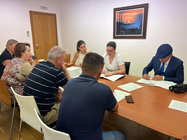 Reunión de traballo co equipo municipal para seguir construíndo un concello máis áxil e eficaz ao servizo da veciñanza.