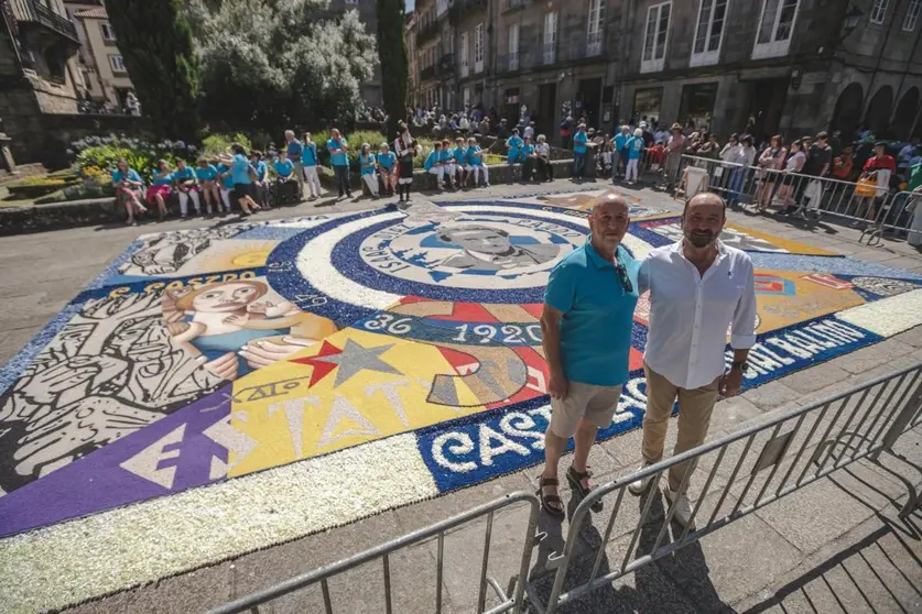 Xosé Merelles destaca el aporte turístico a las fiestas del Apóstolo de la alfombra floral instalada en la Praza da Inmaculada