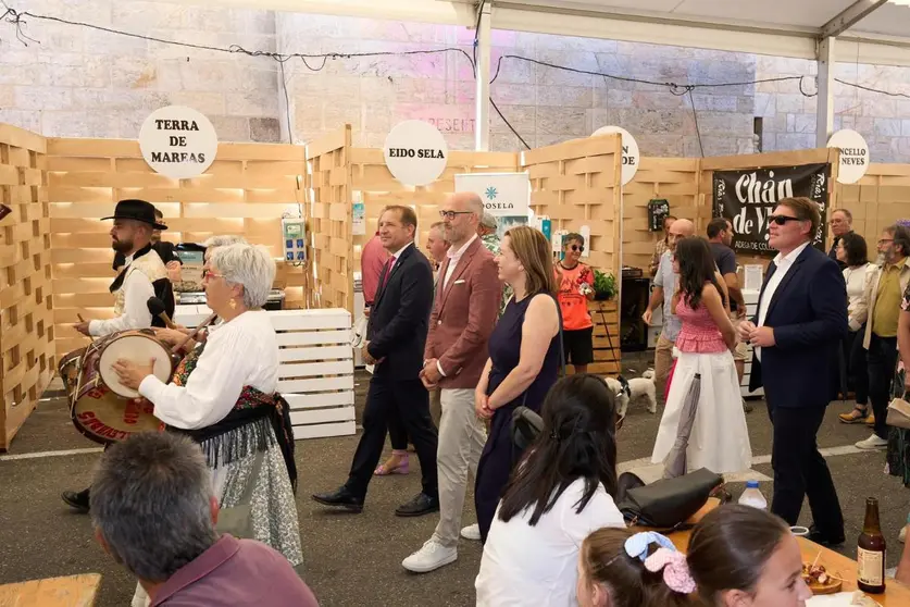 El director de la Agencia Gallega de Calidad Alimentaria, Martín Alemparte, durante su visita a la XIX Festa do Tinto Rías Baixas en As Neves.