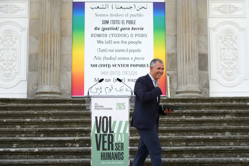 Rafa Domínguez califica la Bienal de Pontevedra como "el evento cultural más importante del verano", destacando el éxito de participación en todas sus sedes.