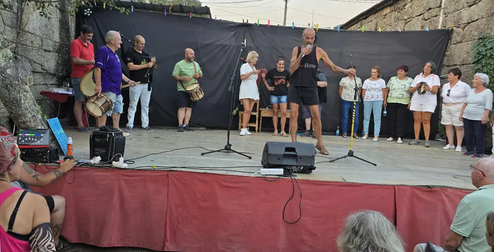 Gigi se dirige a los presentes para cerrar Artealde 25.