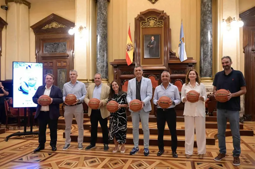 Con el balón en sus manos, dan por inaugurada la Copa Galicia de Baloncesto 2025, una cita que promete emociones fuertes y que reafirma la fuerza del baloncesto gallego.
