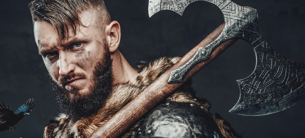 Um rosto que evoca a força e o espírito da Era Viking, presente na Festa da História de Vila Nova de Cerveira.