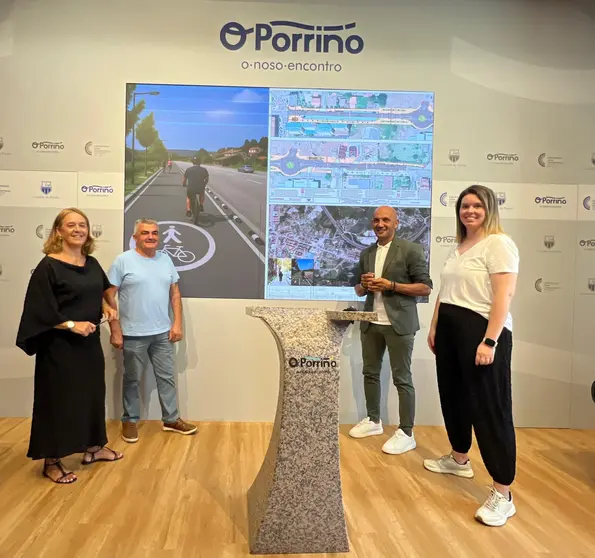 Presentando el proyecto a los vecinos, el alcalde, acompañado por los concejales de Urbanismo y Medio Ambiente.