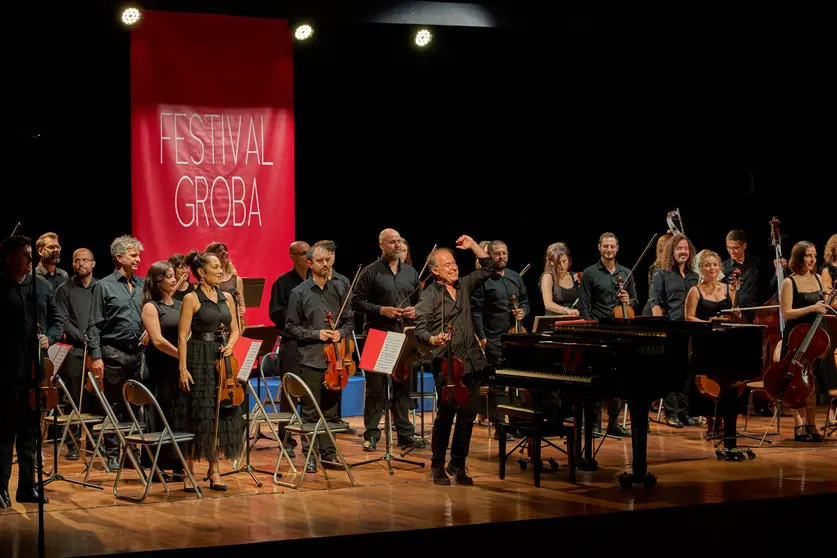 Brillantes intérpretes dan vida a la música en el Festival Groba, ofreciendo noches inolvidables en Ponteareas.