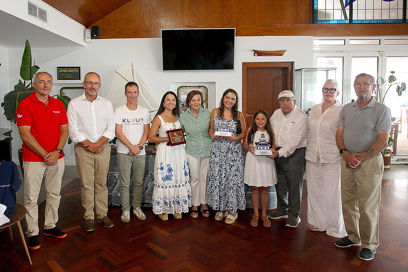 Organización de primer nivel para un evento emblemático. El equipo del Real Club Náutico Portosín, junto a patrocinadores e instituciones, asegura el éxito del XI Trofeo Pitusa Sabín – XXXVII Regata Mar de Finisterre.