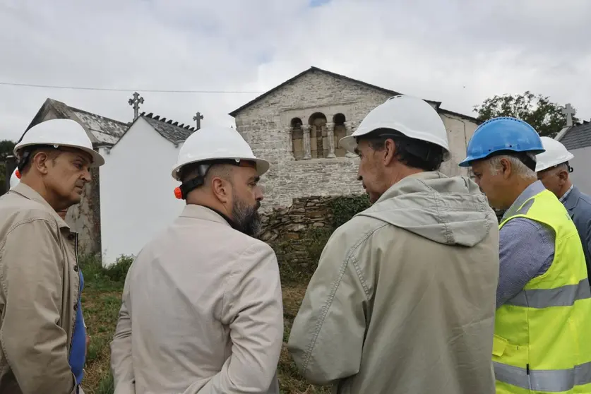 El director general de Patrimonio Cultural visitó el templo en el que los estudios previos dirigidos a planificar la restauración dieron lugar a este descubrimiento.