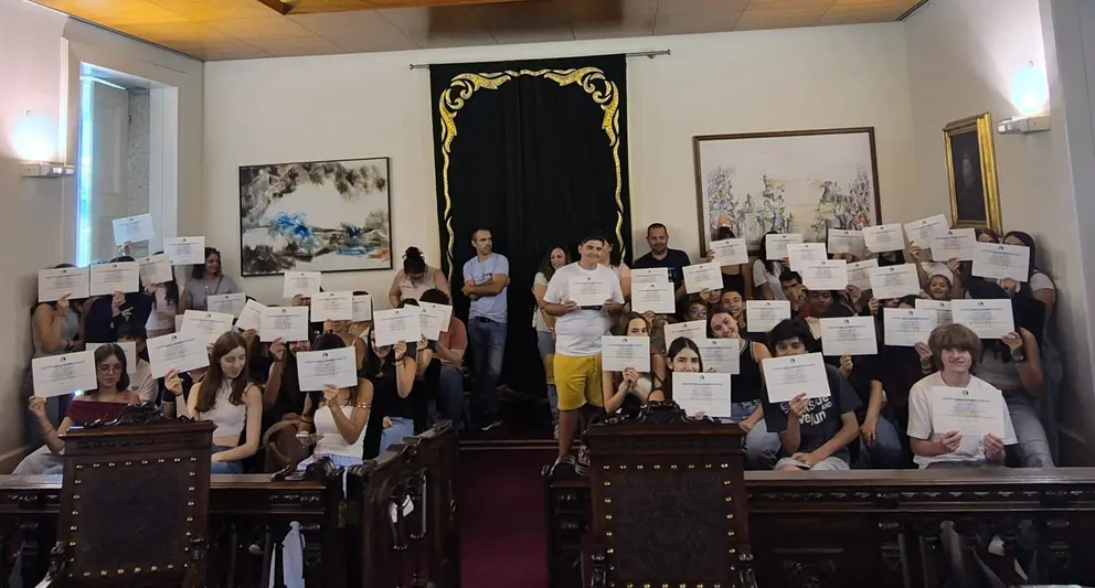 Jovens participantes no Programa Municipal de Ocupação de Tempos de Férias (OTF’s) no Salão Nobre dos Paços do Concelho.