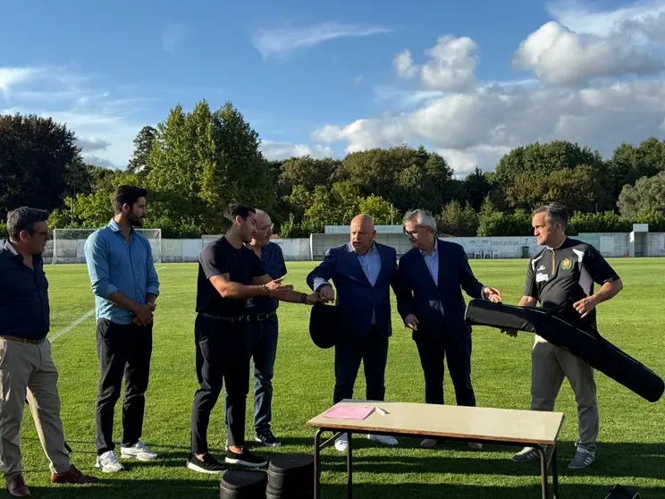 Em uma parceria que promete revolucionar o desporto local, a Câmara Municipal de Viana do Castelo e a Associação de Futebol de Viana celebram o protocolo de entrega das câmaras VEO.