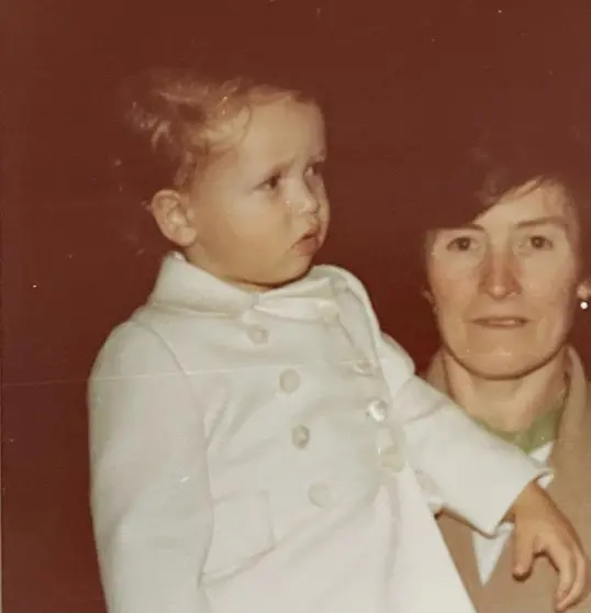 Pepi con San, su niño preferido.