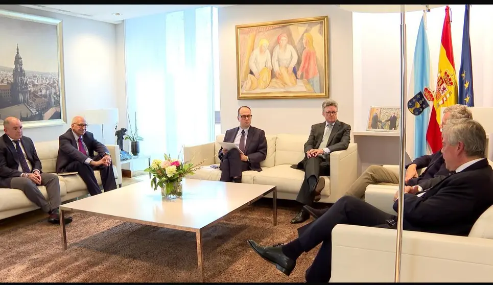 ●        El presidente de la Xunta de Galicia, Alfonso Rueda, y el director ejecutivo de Roche Pharma International, Padraic Ward, han presentado en Santiago el acuerdo estratégico, que se enmarca en la apuesta del SERGAS y Roche Farma para desarrollar la ruta del paciente oftalmológico de principio a fin