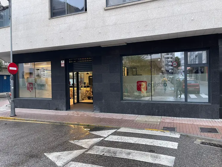 El nuevo Registro de la Propiedad de Cangas, en plena calle Covadonga, acerca a los vecinos la posibilidad de realizar trámites como la compraventa de inmuebles sin tener que desplazarse fuera del municipio.