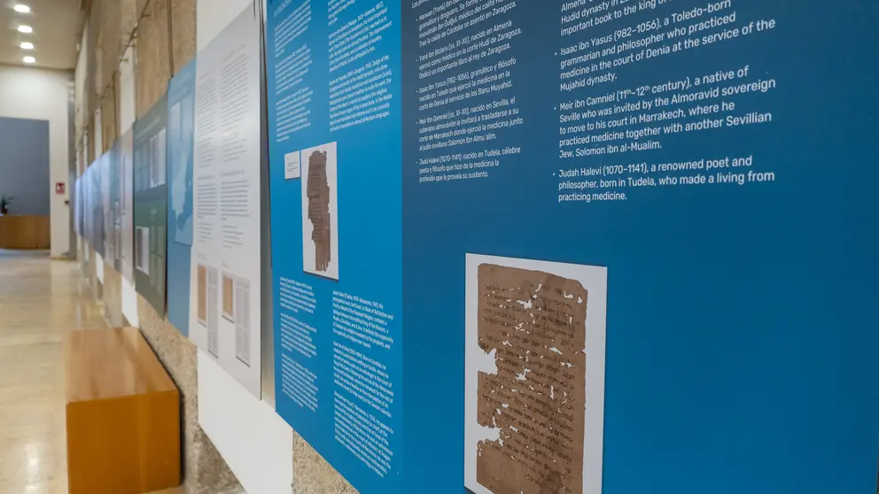 Una imagen de los paneles de la exposición “La Edad de Oro de los Judíos de Al-Ándalus” en Tui.