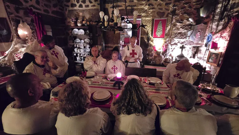 Un momento de la cena medieval en Casa Museo Etnográfico Pazo da Cruz. ROBERTO LEDO.