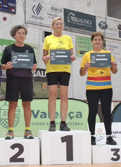 Bronze merecido! A equipa sénior feminina de Arcos de Valdevez celebra o 3.º lugar no Basquetebol das Olimpíadas Distritais "Olympics For ALL" em Valença. Grande espírito desportivo!