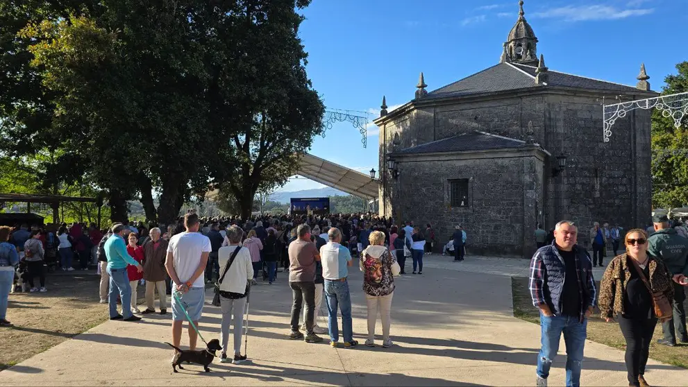 La penúltima misa de la tarde del domingo bajo la gran carpa.
