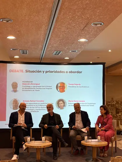 Presentación en Toledo del informe de Cardioalianza sobre las enfermedades cardiovasculares en Castilla-La Mancha, destacando la necesidad de mejorar la prevención y la atención sanitaria en la región.