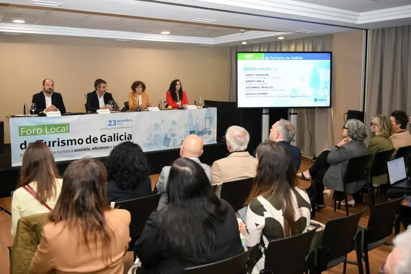 El director de Turismo de Galicia inauguró el Foro Local de Turismo de Galicia, organizado por la Federación Galega de Municipios e Provincias (FEGAMP) y clausurado por el director xeral de Cohesión Social e Fondos Europeos, Ángel Tarrío.