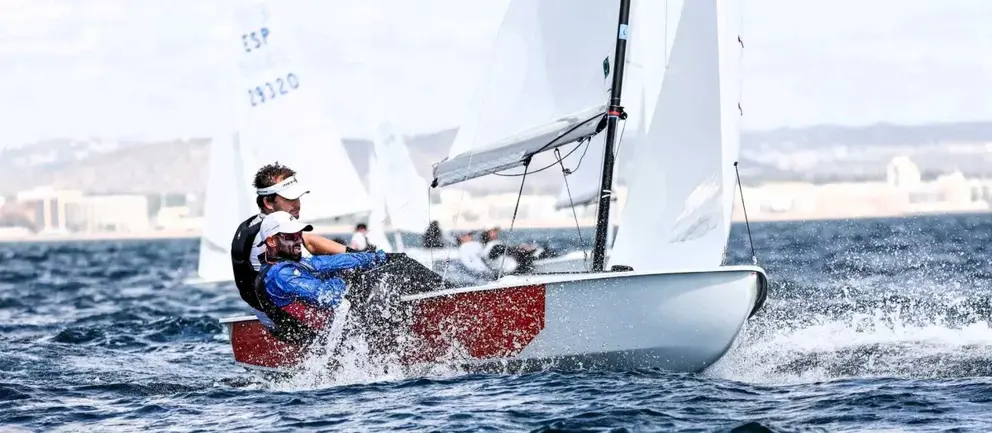 Roberto Bermudez de Castro y Jose Ramon Pardo Pichis, en Vilamoura donde lograron el bronce en el Europeo de Snipe hace dos semanas. ARCHIVO.