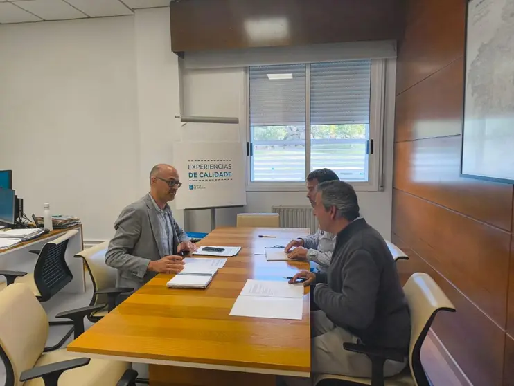 El director de la Agencia Gallega de la Calidad Alimentaria se reunió hoy con representantes de la Asociación de Viveiristas del Noroeste para abordar algunas cuestiones de interés para este ámbito.