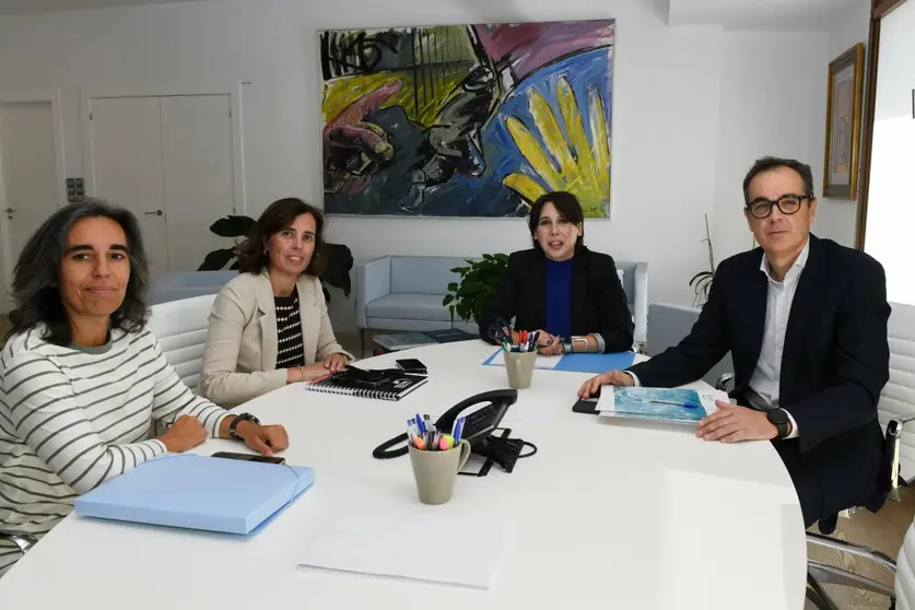 La conselleira de Economía e Industria, María Jesús Lorenzana, también repasó las actuaciones incluidas en el marco del Plan Director, a lo que la Xunta ha previsto destinar más de 230 millones de euros hasta el año 2027