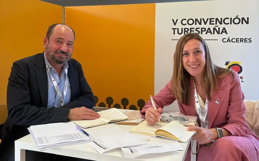 Xosé Merelles trasladoulles aos consejeros de turismo das oficinas de Turespaña a importancia da difusión da candidatura da Ribeira Sacra como Patrimonio Mundial da Unesco.