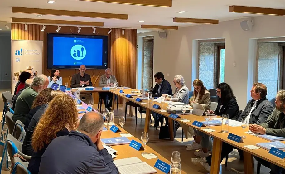 El director de la Agencia Gallega de la Calidad Alimentaria de la Consellería do Medio Rural, Martín Alemparte, presidió la reunión en la que se constituyó este órgano consultivo de un distintivo de calidad que ampara actualmente 136 operadores de la cuatro provincias.