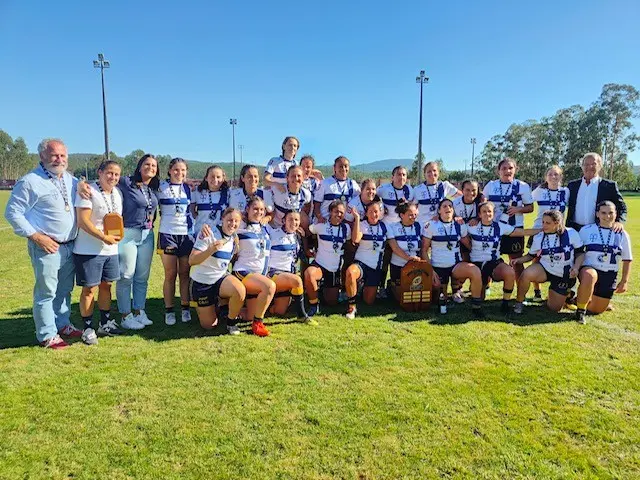 A equipa feminina do Sport/CRAV após a vitória por 34-10 sobre o Sporting CP, que lhes valeu a Supertaça de Rugby Feminino na Bairrada.