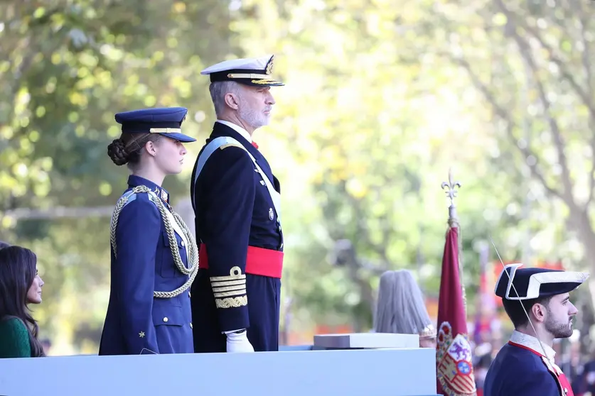 Su Majestad el Rey y Su Alteza Real la Princesa de Asturias en un momento del desfile. © CASA DE S.M. EL REY.