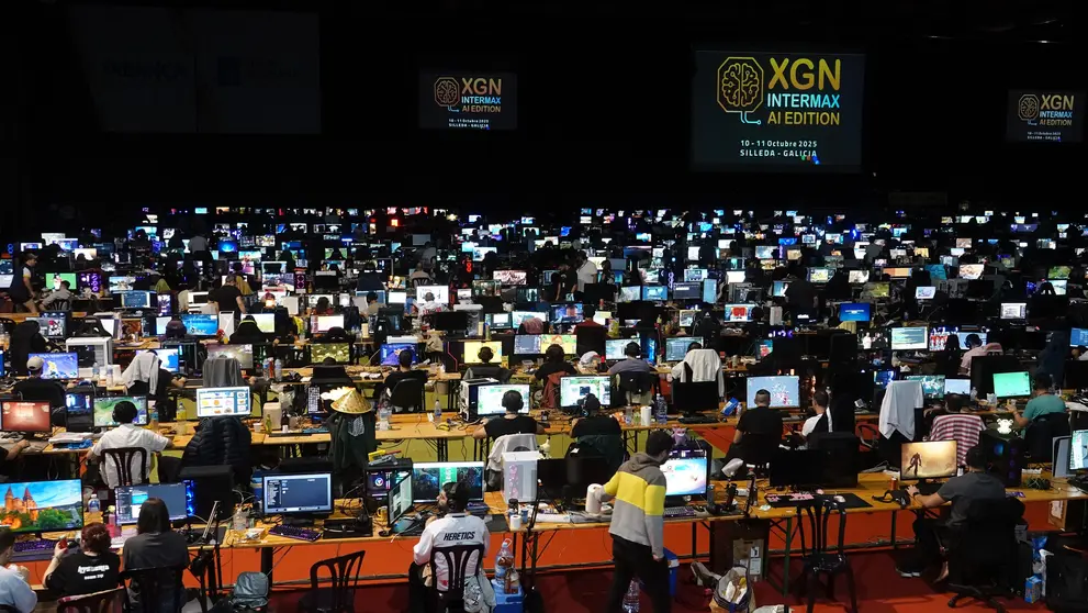 Más de 860 entusiastas de la tecnología en la XGN Intermax AI Edition, la lanparty gallega, que este año puso el foco en la Inteligencia Artificial. Conexión de 40 Gbps y mucha programación en el recinto de la Feira Internacional de Galicia ABANCA.