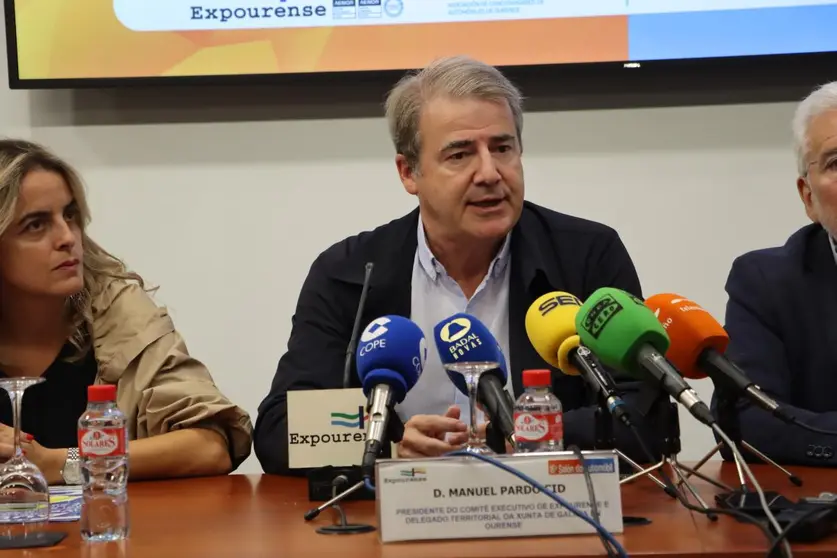 Manuel Pardo Cid, delegado territorial de la Xunta en Ourense, durante la presentación del 16º Salón del Automóvil de Expourense, destacando su importancia para el sector de la automoción provincial.