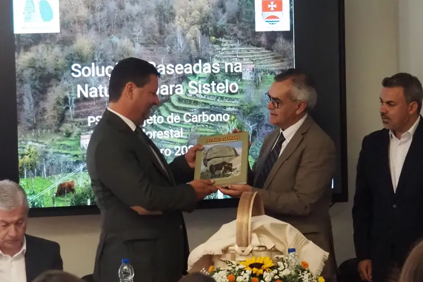 O Secretário de Estado da Agricultura, João Moura, em Sistelo, a conhecer o projeto que irá remunerar agricultores e reforçar a resiliência ao fogo na "Tibete Portuguesa".