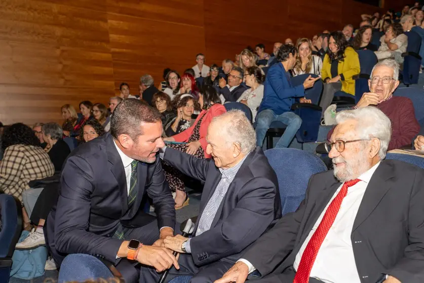El conselleiro de Cultura, Lingua e Xuventude participa en el acto de entrega de 2025 de estos galardones que reconocen la excelencia en la creación cultural desde 1978