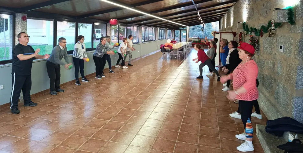 Energia e boa disposição nas aulas de grupo do programa "Seniores + Ativos" em Arcos de Valdevez, promovendo um envelhecimento ativo e saudável.
