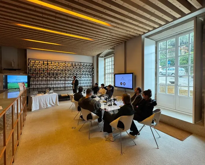 Chefs e sommeliers dos Estados Unidos e do Reino Unido durante a visita ao Centro de Interpretação e Promoção do Vinho Verde, numa iniciativa promovida pela Comissão de Viticultura da Região dos Vinhos Verdes.