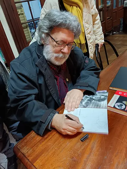 El artista Xavier Magalhães presenta “Cajón de sastre”, una exposición que invita a descubrir las obras más personales y “olvidadas” de su estudio.