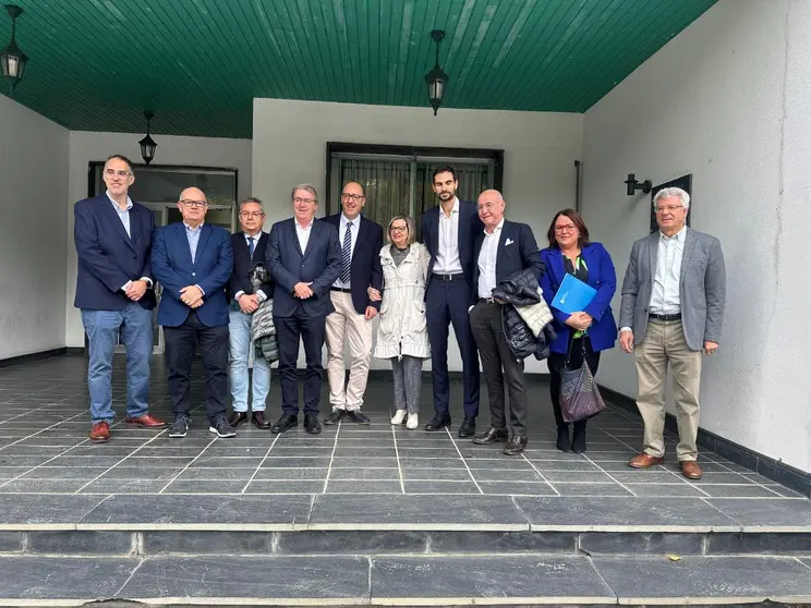 El director de Planificaci&oacute;n Energ&eacute;tica y Minas, Pablo Fern&aacute;ndez Vila, acompa&ntilde;ado del delegado territorial, Manuel Pardo, asisti&oacute; a la Jornada sobre seguridad y salud en el sector de la loseta celebrada en Carballeda de Valdeorra