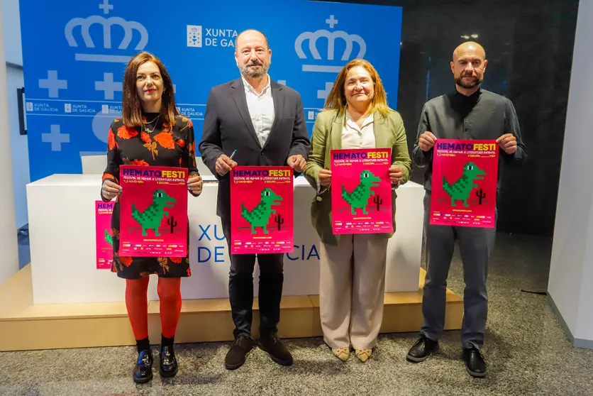 O director de Turismo de Galicia, Xosé Merelles, e a delegada da Xunta en Vigo, Ana Ortiz, acompañados polos organizadores do Hematofesti, Ledicia Costas e Alberto Vázquez, durante a presentación da segunda edición do festival de humor e literatura infantil en Vigo.
