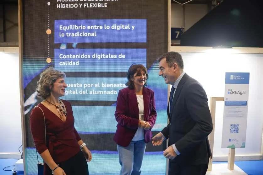 El conselleiro de Educación, Román Rodríguez, durante la presentación del modelo gallego de educación digital en el SIMO de Madrid.